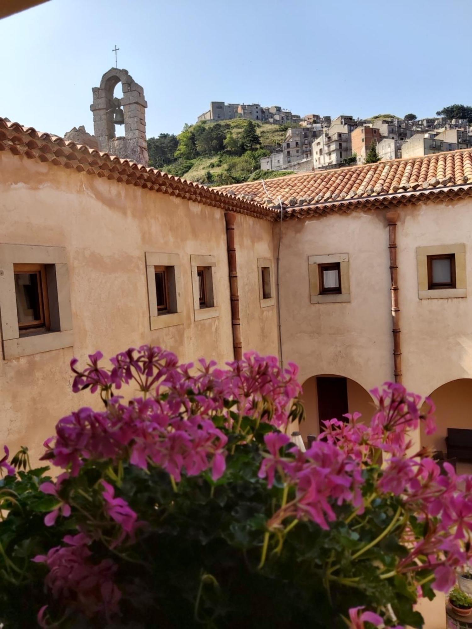 Al Convento Hotell San Mauro Castelverde Exteriör bild
